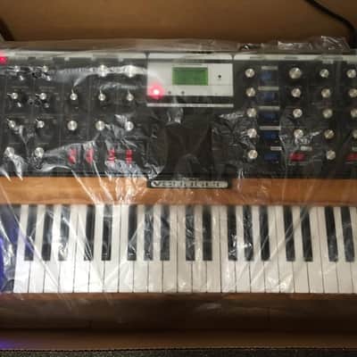 Moog Minimoog Voyager PERFORMER EDITION Analog Synth V3,Blue Pitch/Mod //ARMENS//