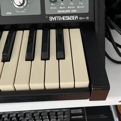 Roland SH-5 Synth image 9