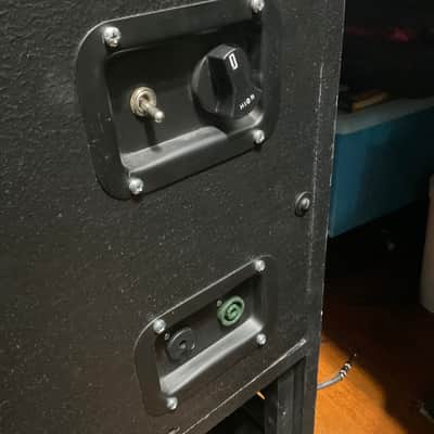 Custom Leslie Model 25 400 watt speaker cabinet with footswitch. 2 speed motor for upper rotor and lower drum. rotor. Leslie Model 25 with high frequency rotor added/modified... Black bed liner image 4