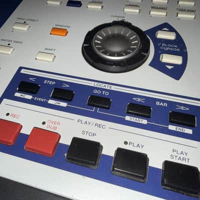 Akai MPC4000 Music Production Center - White image 2