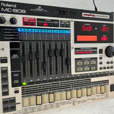 Roland MC-808 Groovebox 2010s - Silver
