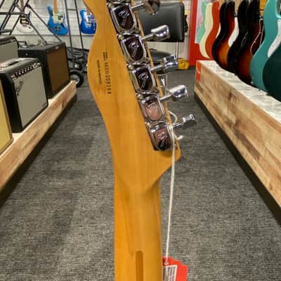 Fender Classic Series '69 Telecaster Thinline Electric Guitar, Maple Fingerboard, 3-Color Sunburst image 4