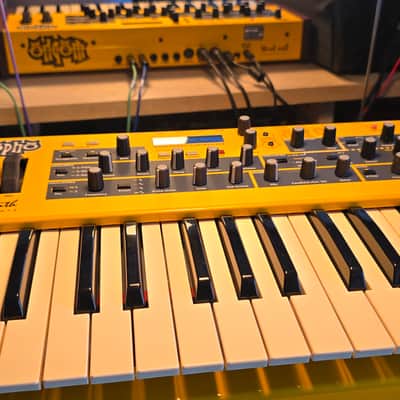 DSI Mopho Keyboard 2000's - Yellow