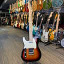 Fender Player Telecaster Left-Handed with Maple Fretboard 3-Color Sunburst