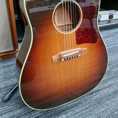 GIBSON CUSTOM SHOP J-45 Acoustic Guitar Classic Design image 3