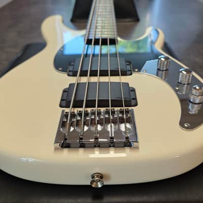 Peavey Forum 5 Bass USA CASE QUEEN Time Capsule - Pearl White 18V Active Humbuckers 34" scale American HH Jazz Rock Bass with Stingray Pickup config image 14