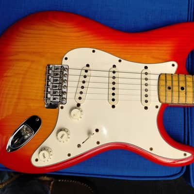 Fender Stratocaster with Maple Fretboard 1978 - 1981 - Sunburst image 2