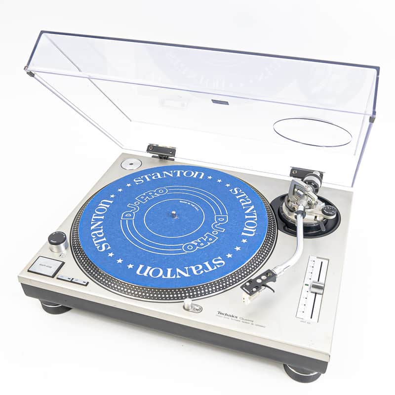 Technics SL-1200Mk2 Direct Drive Turntable 33, 45 RPM w/ Stanton