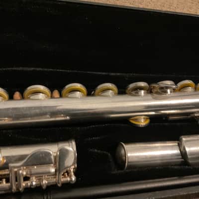 Gemeinhardt Closed Hole Flute w/All New Pads, Clean image 5