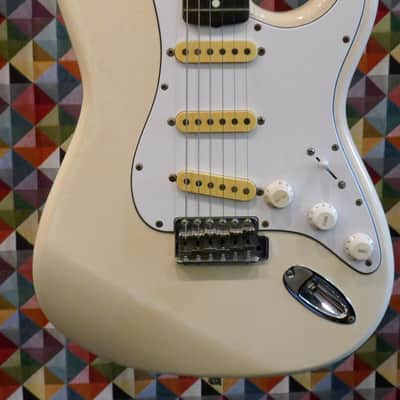 Squier Stratocaster 1984-87 - White image 5