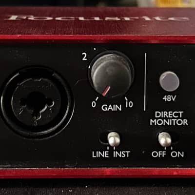 Focusrite Scarlett 2i2 2nd Gen USB Audio Interface 2016 - 2018 - Red / Black image 2