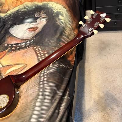 FANCY 💃! 2026 Gibson Custom Shop '76 Les Paul Deluxe Reissue Rocket Red Sparkle Top VOS Limited Edition LE 1976 Standard Norlin Era Mini Humbuckers Maple Neck Sandwich Body Construction ABR-1 Bridge Chrome Hardware Cream Plastics Brown Walnut Body image 16