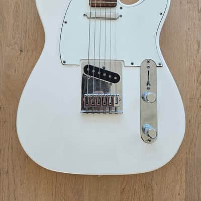 Fender Player Telecaster with Pau Ferro Fretboard 2018 - 2024 - Polar White image 2