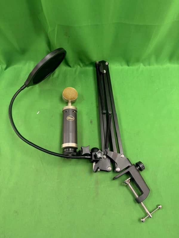 Blue A00105 Condenser Microphone W/ Maono Stand image 1