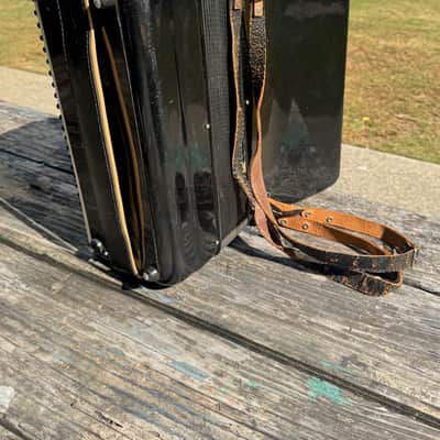 Vintage Universal 120-Bass 41-Key Piano Accordion – Made in Italy w/ Case image 2