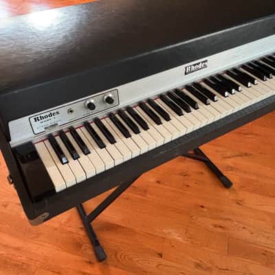 Rhodes Seventy Three Mark I Stage 73 – 1977 image 2
