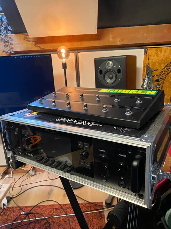 Line 6 Helix Rack with Controller
