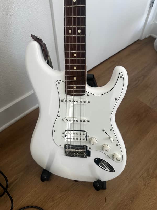 Fender Player Stratocaster HSS with Pau Ferro Fretboard 2023 - Present - Polar White image 1