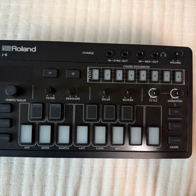 Roland J-6 AIRA Compact Chord Synthesizer 2022 - Present - Black image 3