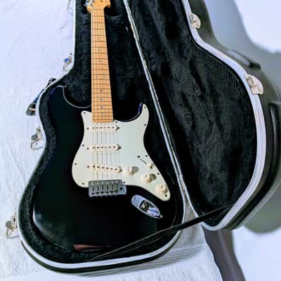 2002 Fender American Deluxe Stratocaster with Maple Fretboard - Montego Black image 5