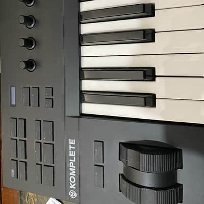 Native Instruments Komplete Kontrol A25 2018 - Present - Black image 3