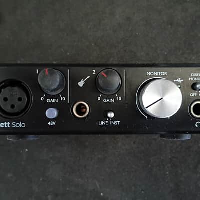 Focusrite Scarlett Solo 2nd Gen USB Audio Interface with CM 25 MkII Studio Microphone image 4