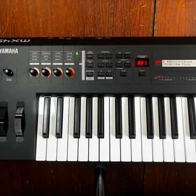 Yamaha MX49 Synth/Controller w/ power supply image 2