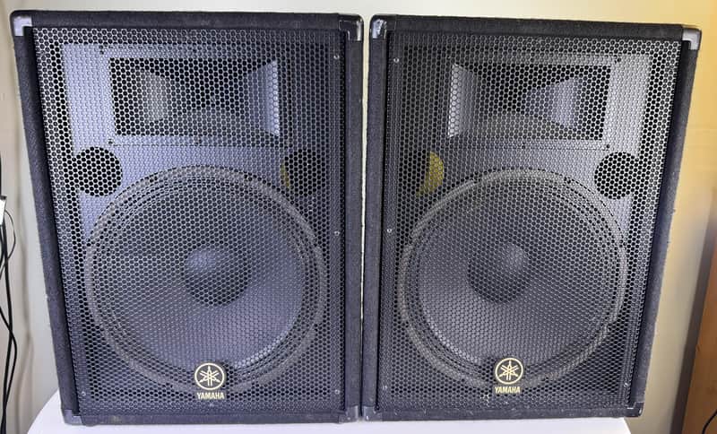 Yamaha BR15 15" 400 Watt Program 800 Watt Maximum Speaker Set (One Pair) image 1