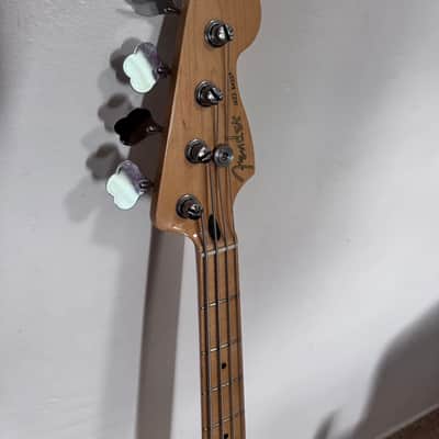 Fender Jazz Bass 2022 - Buttermilk with case image 3