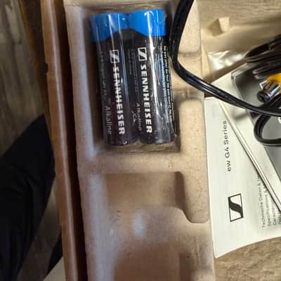 Sennheiser EW 500 G4-935 Handheld Wireless Microphone System with MMD 935 Capsule (AW+-Band: 470-558 MHz) 2010s - Black image 9