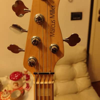 Sire Marcus Miller V7 5-String with Maple Fretboard 2017 - 2019 - Natural image 5