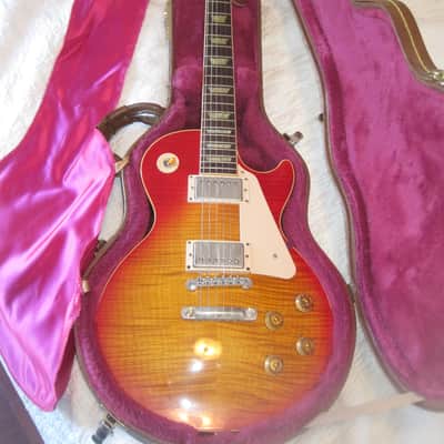 Gibson Les Paul 1960 RI Classic AA Flame Top Plus Sunburst a player image 1