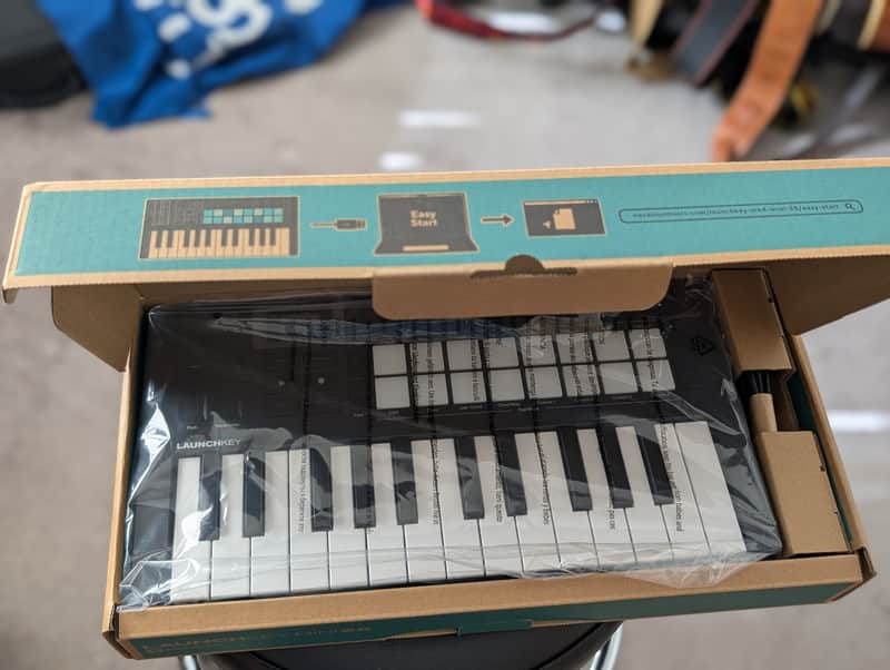 Novation Launchkey Mini 25 MKIV MIDI Keyboard Controller 2024 - Present - Black image 1