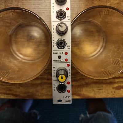 Ladik Folding Wavetable LFO 2019 - Silver image 1