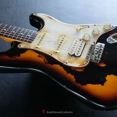 Fender Stratocaster S/S/H Black on Sunburst Aged Relic image 7