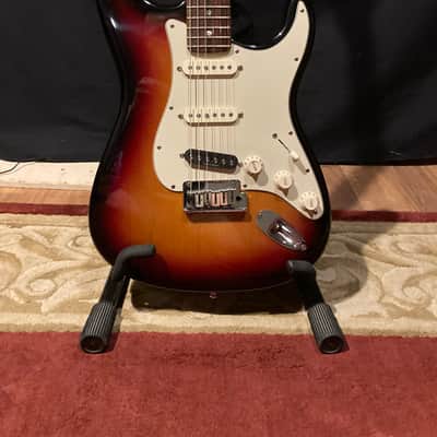 Fender American Deluxe Stratocaster with Rosewood Fretboard 2004 - 3-Color Sunburst image 2
