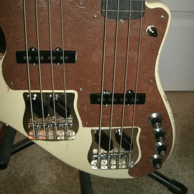 Rhoads Music Triple neck Chris Squire WAL copy cream finish, immitation leather pickguard. image 4