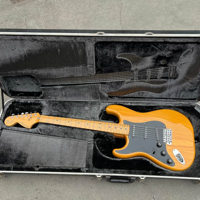 Fender Stratocaster Left-Handed with 3-Bolt Neck, Maple Fretboard 1977 - Natural image 1
