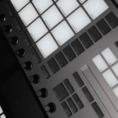 Native Instruments Maschine MKIII 2010s - Black image 8