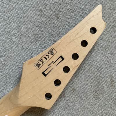 Ibanez Short Scales Guitar Maple Wood Neck, 24 Frets Fingerboard image 9