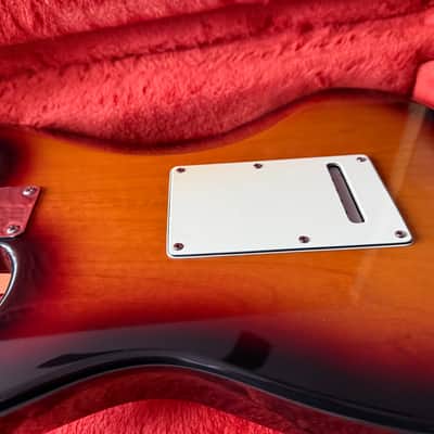 Fender Bonnie Raitt US Signature Stratocaster 1995 - 2002 - 3-Color Sunburst image 6