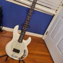 Ernie Ball Music Man StingRay Special 4 H with Rosewood Fretboard 2018 - 2019 Ivory White