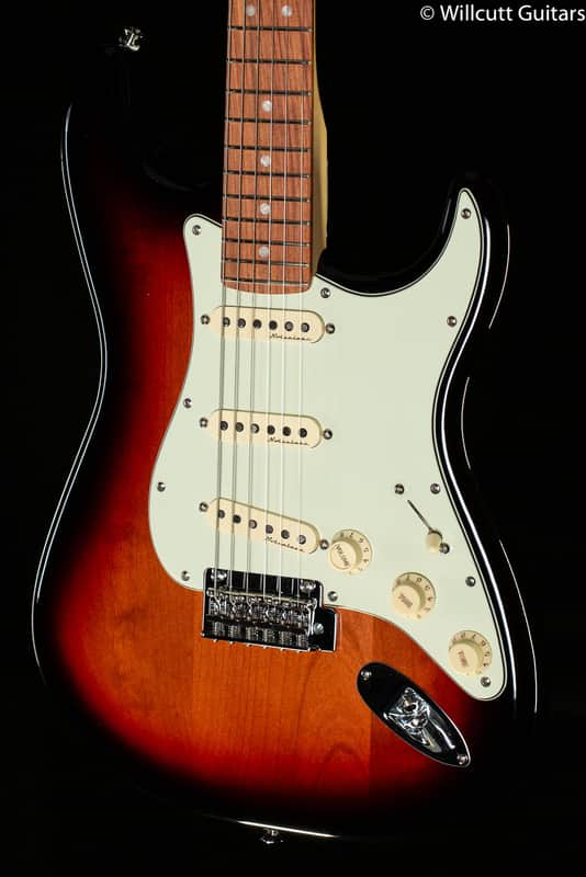 Fender Deluxe Roadhouse Stratocaster 3-Tone Sunburst Pau Ferro (332) image 1