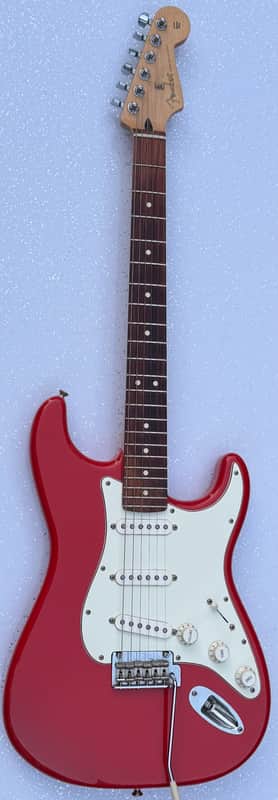 Fender Player Stratocaster with Pau Ferro Fretboard 2018 - 2021 - Sonic Red
