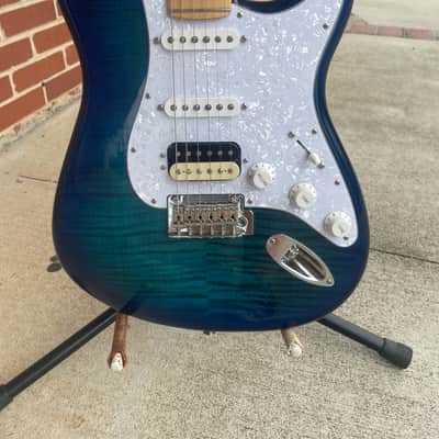 Fender Limited Edition Player Stratocaster HSS Plus Top with Maple fingerboard in blueburst 2021 - Blue Burst image 8