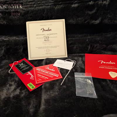 Fender 70th Anniversary Vintera II Stratocaster 2024 - Antigua image 13