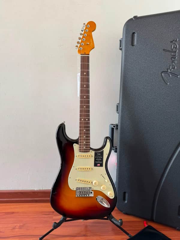Fender American Ultra Stratocaster 2021 - Ultraburst image 1