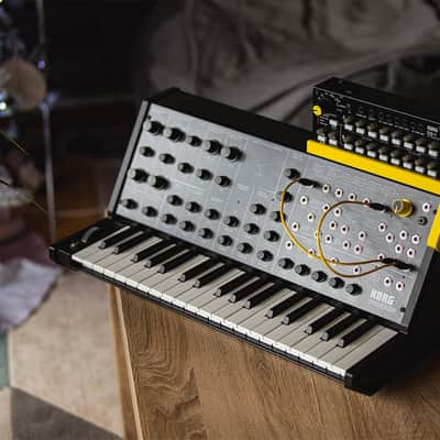 Stand / Supporto per Korg SQ-1 su MS-20 Mini - Giallo