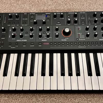 Sequential Take 5 44-Key 5-Voice Compact Polyphonic Synthesizer - with Decksaver imagen 2