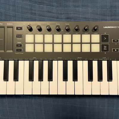 Novation Launchkey Mini MKIII MIDI Keyboard Controller 2019 - Present - Black image 2